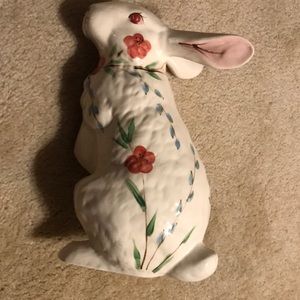 Gail Pittman 2004 bunny upright - poppies